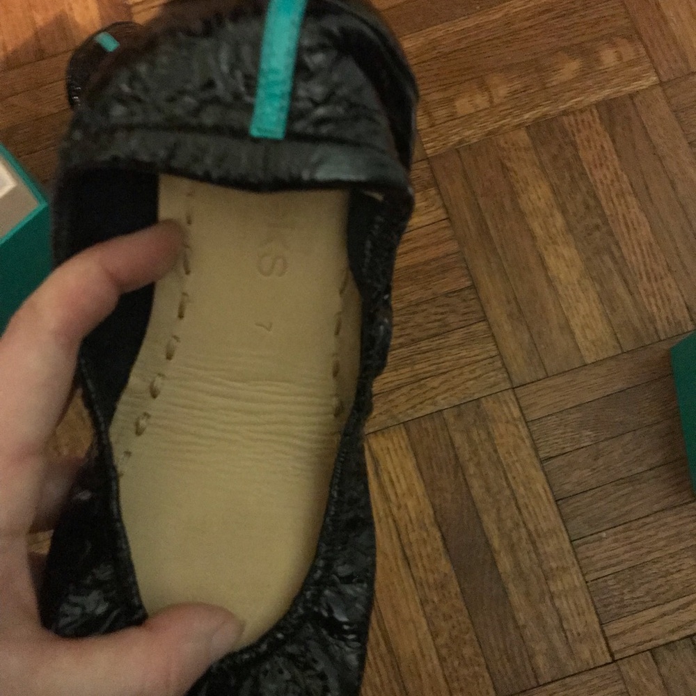 Size 7 obsidian black tieks! Worn twice